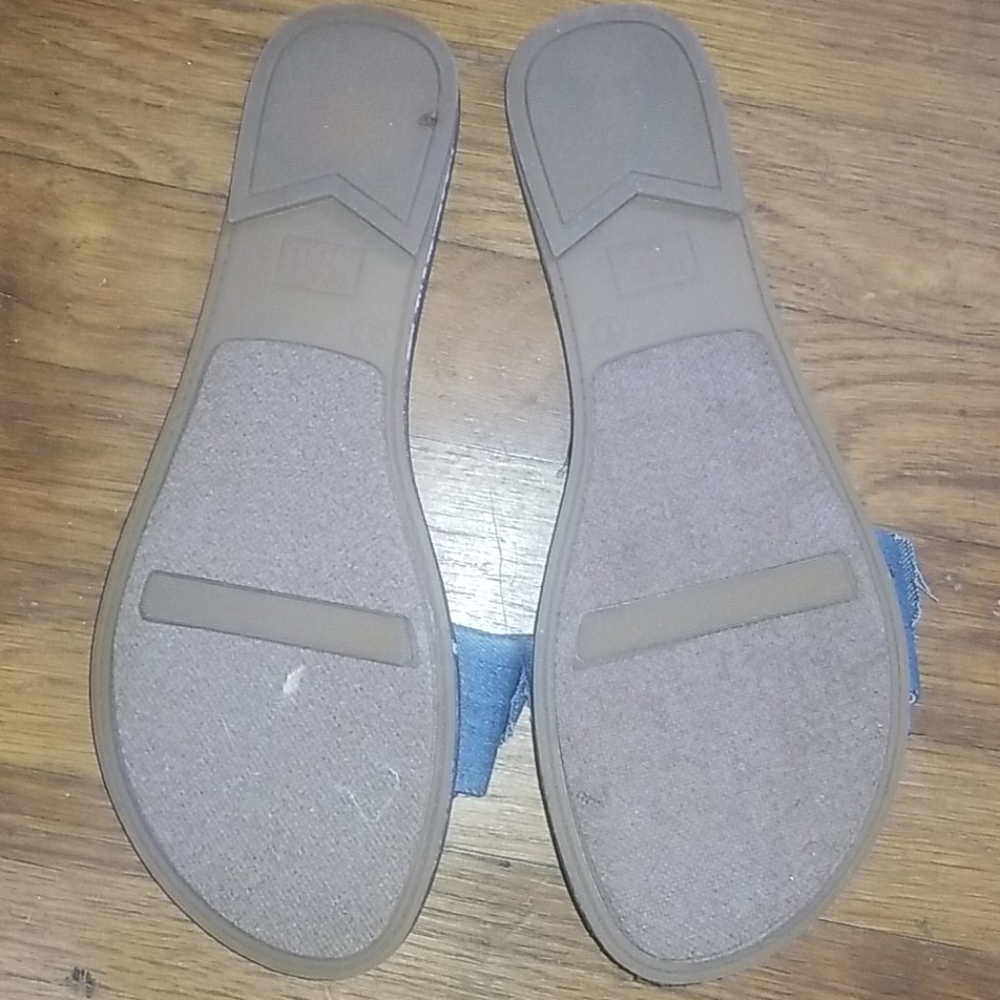 Sandles - Picture 2 of 2